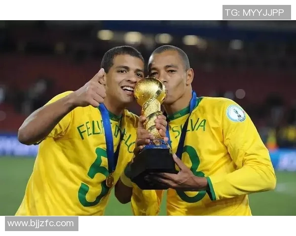 与足球明星亲密接触的那些人背后的故事与秘密探秘 与足球明星亲密接触的那些人背后的故事与秘密探秘