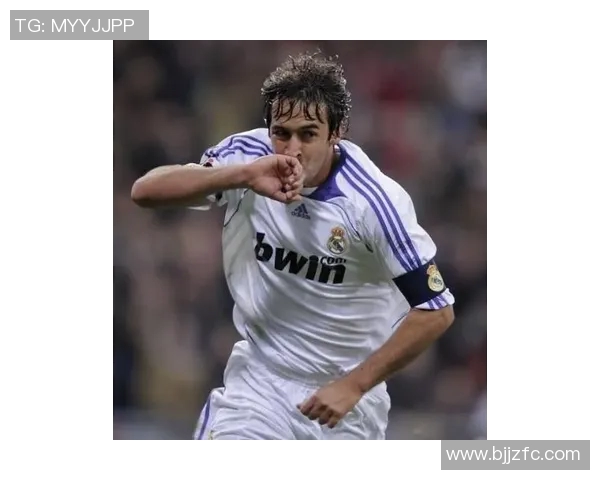 维吾尔足球明星男运动员全名及其成就介绍