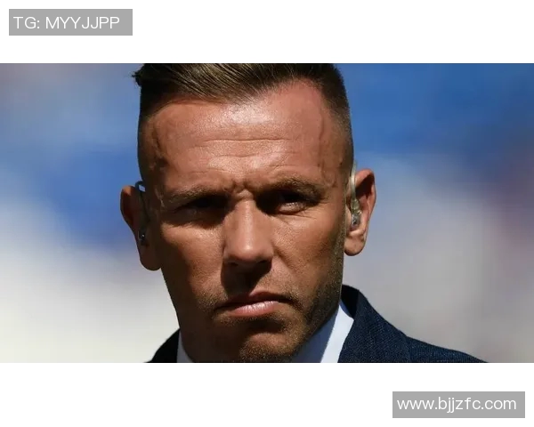 足球明星带杠发型女生的时尚潮流与个性魅力解析