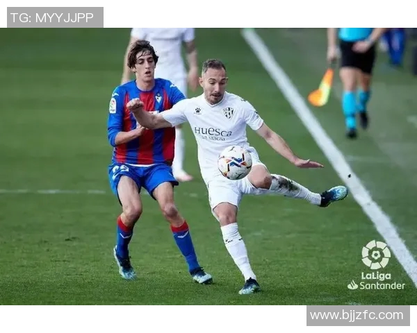 标准列日与根特激战正酣双方争夺关键积分的精彩对决 标准列日与根特激战正酣双方争夺关键积分的精彩对决